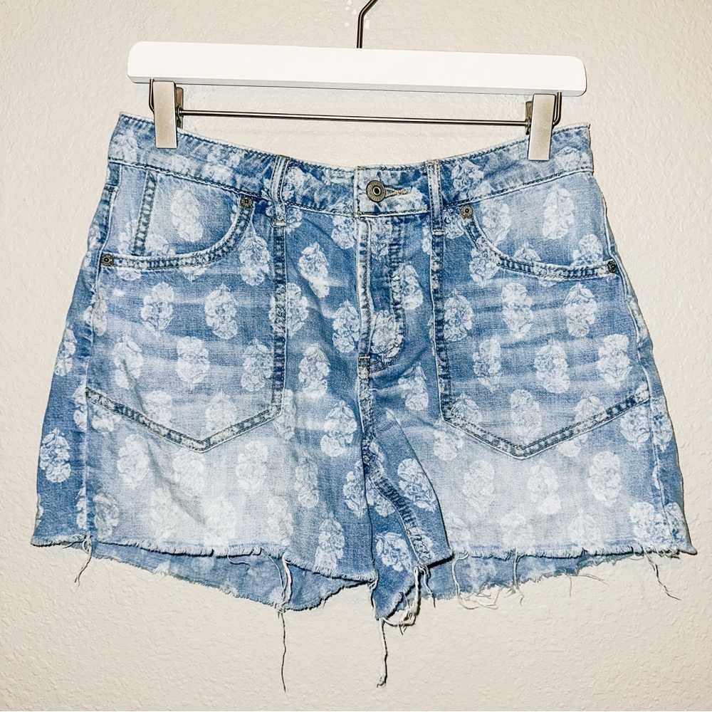 Free People We the Free Printed Cutoff Denim Shorts Size 26 Festival Boho